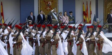 Los militares españoles desfilaron ante los príncipes de Asturias durante el Día de la Hispanidad