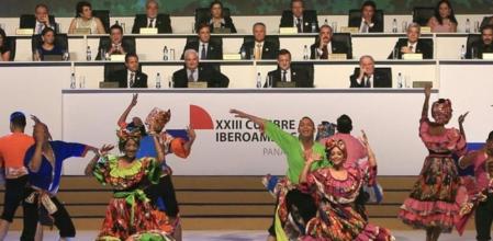 Representantes de los países iberoamericanos asisten al acto de inauguración de la XXIII Cumbre Iberoamericana de Panamá