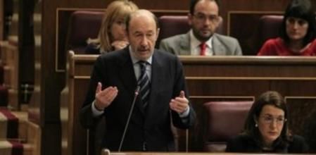 El líder del PSOE, Alfredo Pérez Rubalcaba, en la última sesión de control al Gobierno