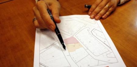 El espacio que han cedido entre las calles Cavallers i Companyia que se destinará a uso público.