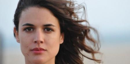 La protagonista de la adaptación de la novela de María Dueñas, en una imagen de la serie.