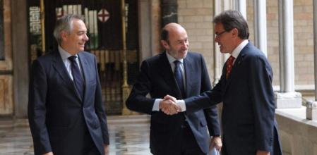 Artur Mas recibe a Alfredo Pérez Rubalcaba y Pere Navarro en el Palau de la Generalitat