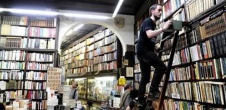 La librería Canuda, cerrada a causa de la subida de alquileres por el fin de la prórroga de la LAU