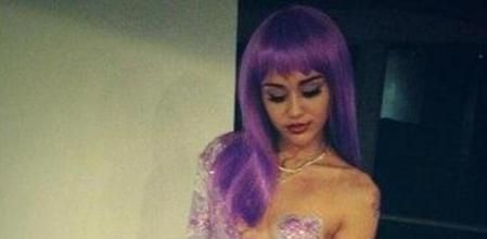 Miley Cyrus, posa con su disfraz de Halloween