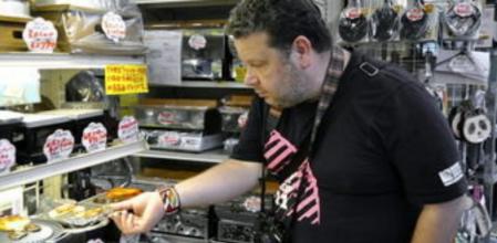 El afamado cocinero español Alberto Chicote, en Tokio en un viaje en el que espera descubrir 