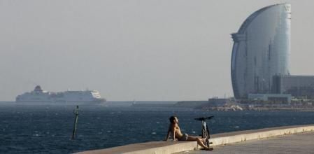 Imagen de archivo del Hotel Vela desde el Port Olímpic