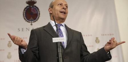El ministro de Educación, José Ignacio Wert, durante la rueda de prensa ofrecida en el Senado, antes de la sesión plenaria del 5 de noviembre