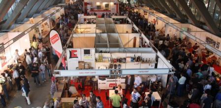 Imagen de archivo del interior del Palau de Vidre de Lleida, durante la celebración de la Feria de Sant Miquel