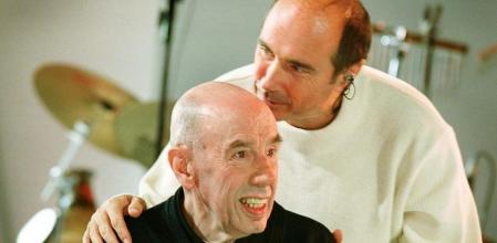 Martí i Pol y Lluís Llach en el concierto Germania, en el 2003