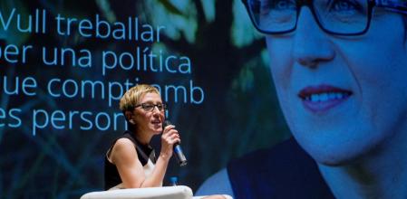 Carmen Andrés en la presentación de su campaña a la prensa en Sant Andreu