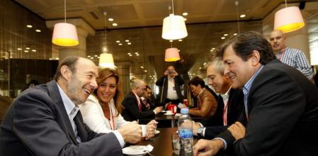 Alfredo Pérez Rubalcaba reunido con los presidentes de Andalucía, Susana Díaz, y Asturias, Javier Fernández, y con el primer secretario del PSC, Pere Navarro, antes de la conferencia política del PSOE