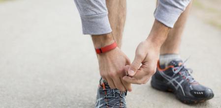 Fitbit Flex. Recoge la experiencia de Fitbit en otros aparatos. Su sucesor, el Fitbit Force, está en camino. Mide pasos, reloj, cronómetro, sueño. calorías, entre otras cosas