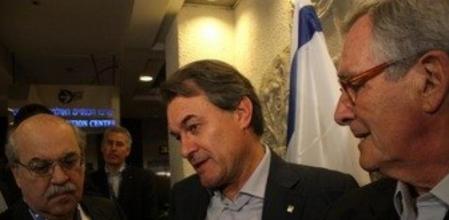 Andreu Mas-Colell, Artur Mas y Xavier Trias, antes de reunirse con la misión empesarial de ACCIÓ que viaja a Israel