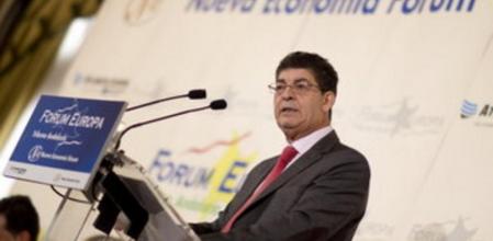 El vicepresidente y consejero de Administración Local y Relaciones Institucionales de la Junta de Andalucía, Diego Valderas, durante su conferencia pronunciada hoy en el 