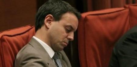 El director de los Mossos d'Esquadra, Manel Prats, durante la reunión de la comisión de Interior del Parlament, ante la que comparece el conseller de Interior, Ramón Espadaler, para explicar la actuación policial en el caso del Raval,