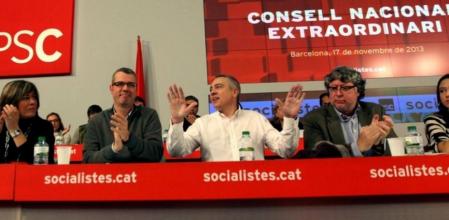 Pere Navarro, en el centro del Consell Nacional extraordinario del PSC