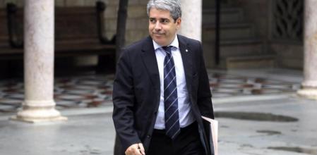 El conseller de la Presidènca, Francesc Homs, antes de entrar en la reunión del Consell Executiu