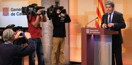 El portavoz del Govern, Francesc Homs, se prepara antes de la rueda de prensa posterior al Consell Executiu