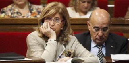 La consellera de Ensenyament, Irene Rigau, en sesión de control en el Parlament