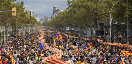 Catalunya celebra la Diada con la Via Catalana, una cadena humana que recorre 400 km