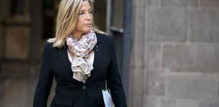 La vicepresidenta Joana Ortega, en el Pati dels Tarongers, de camino a la reunión del Consell Executiu