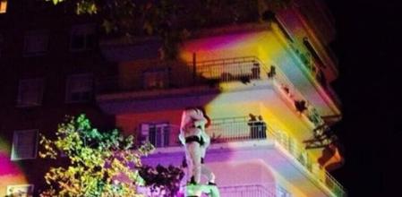 El castell dels Xicots va convertir-se en un arbre de Nadal gràcies als jocs de llums que s'hi van projectar