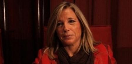 Joana Ortega, antes de iniciar su comparecencia para explicar el presupuesto del Departament de Governació