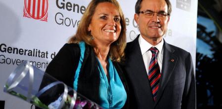 Artur Mas y Elena Rakosnic en el desfile de la moda catalana en la India