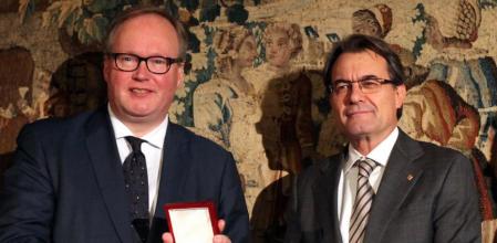 Hams Van Baalen, presidente de la Internacional Liberal, recibió el premio Memorial Trias Fargas de manos de Artur Mas