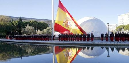 Acto solemne de izado de la bandera nacional que han presidido esta mañana los presidentes del Congreso, Jesús Posada, y del Senado, Pío García Escudero, en los Jardines del Descubrimiento de la Plaza de Colón de Madrid