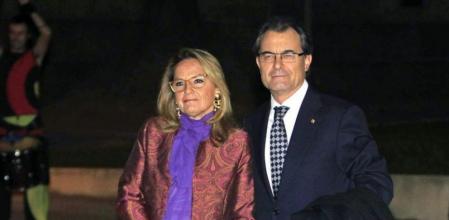 Artur Mas, y su esposa, Helena Rakosnik, asisten a la boda de Shristi Mittal