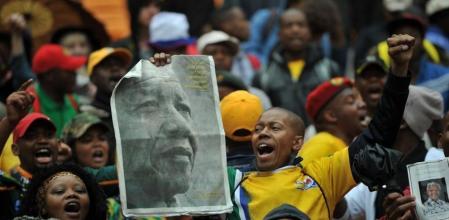 Asistentes al funeral de Nelson Mandela en Soweto