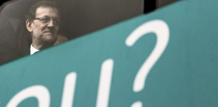 El presidente del Gobierno, Mariano Rajoy, asiste al servicio religioso en memoria del fallecido exmandatario Nelson Mandela, celebrado hoy en el en el estadio FNB de Soweto, en Johannesburgo.