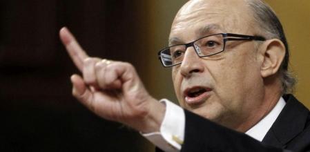 El ministro de Hacienda y Administraciones Públicas, Cristóbal Montoro, durante su intervención en la sesión de control al Gobierno