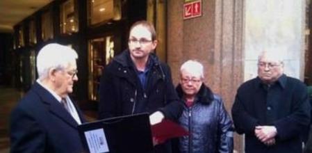 Rosa Puig, con Joan Herrera y representantes de entidades de represaliados.