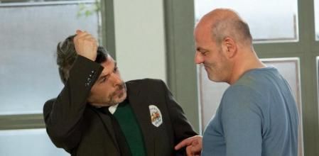 Santiago Urrialde vuelve a aparecer en 'La que se avecina', esta vez como obrero gay