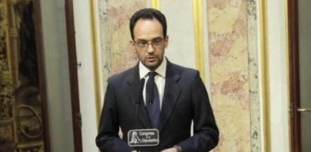 El socialista Antonio Hernando, realiza declaraciones en el Congreso.