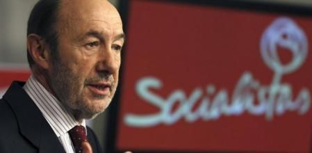 El secretario general del PSOE, Alfredo Pérez Rubalcaba, durante la rueda de prensa que ofreció en Madrid para hacer balance del año 2013