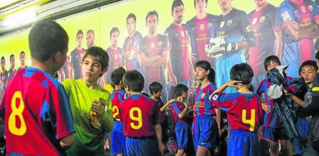 Jugadores de las divisiones inferiores del FC Barcelona, que forma en la Masia a 28 futbolistas extranjeros