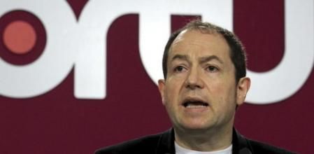 Los dirigentes de Sortu, Pernando Barrena y Rufi Etxeberria, en un momento de la conferencia de prensa que han ofrecido en San Sebastián