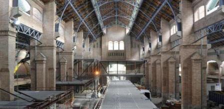 Vista del mercado municipal de Sants, en la fase final de las obras de restauración