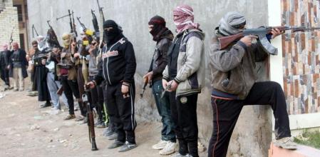 Un grupo de luchadores suníes en Faluya el 5 de enero