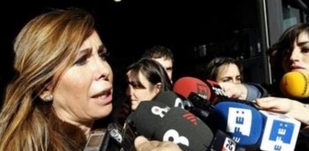 La presidenta del PP catalán, Alicia Sánchez-Camacho, realiza declaraciones a los periodistas a su salida de la primera reunión del año del Comité Ejecutivo Nacional del PP, en la sede del partido en la calle Génova, en pleno debate sobre la reforma de la ley del aborto y cuando aún no se conoce quién será el cabeza de lista de los populares para las europeas.