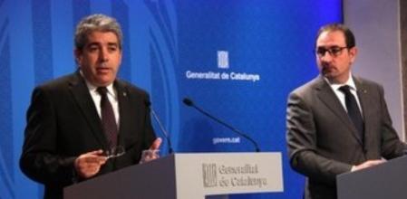 El portavoz del Govern, Francec Homs, junto al conseller Espadaler en la rueda de prensa posterior al Consell Executiu.