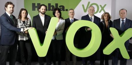 Ivan Espinosa de los Monteros, Ana Velasco, Santiago Abascal, Cristina Seguí, José Antonio Ortega Lara, José Luis González Quirós, Ana María Vidal Abarca e Ignacio Camuñas, durante la presentación en Madrid del nuevo partido de ámbito nacional Vox