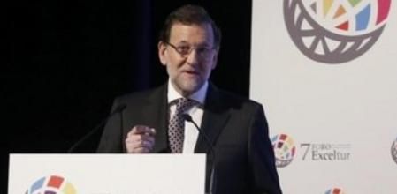 El presidente del Gobierno, Mariano Rajoy, durante su intervención hoy en la inauguración del VII Foro de Liderazgo Turístico de Exceltur en Madrid, en la que ha avanzado que el número de turistas que visitaron España durante el año 2013 ascendió a 60,6 millones, lo que supone un 5,6 por ciento más respecto al ejercicio anterior y representa un récord histórico.