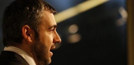 El portavoz del grupo parlamentario de los socialistas catalanes, Maurici Lucena , durante una rueda de prensa