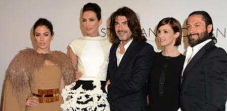 Blanca Suarez, Nieves Álvarez, Stephane Rolland, Paz Vega y Rafael Amargo en el desfile de Stephane Rolland en la Alta Costura de París