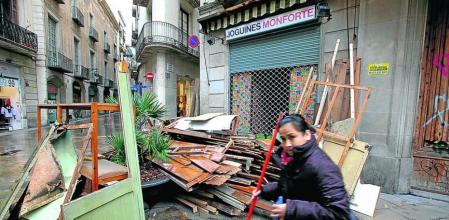 Los propietarios de la juguetería Monforte ya han dejado limpio el local, tras el cierre del negocio este enero