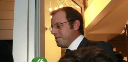 El presidente del FC Barcelona, Sandro Rosell, sale de su casa en coche hacia el Camp Nou